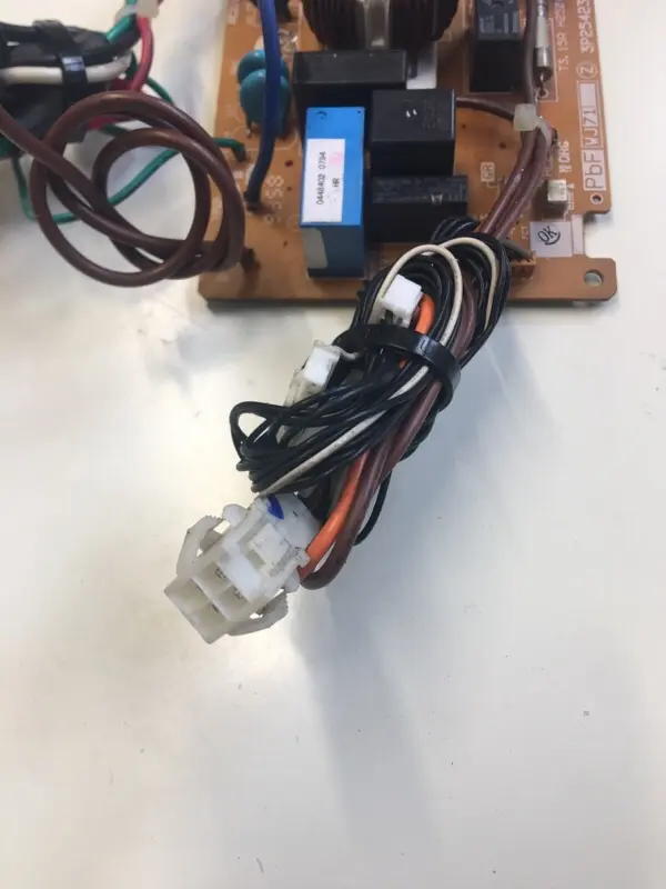 DAIKIN RXS25G2V1B (12).webp